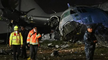 Черный ящик нашли на месте крушения самолета в Боливии Черный ящик нашли на месте крушения самолета в Боливии