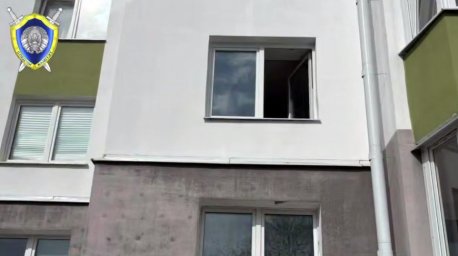 Полуторагодовалый ребенок выпал из окна второго этажа в Червене