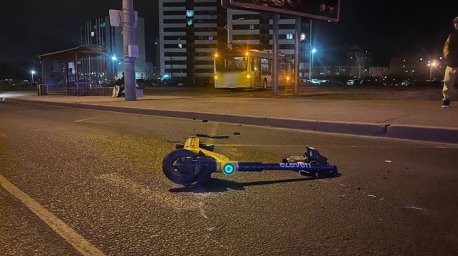В Минске девушка на СПМ не спешилась и попала под троллейбус
