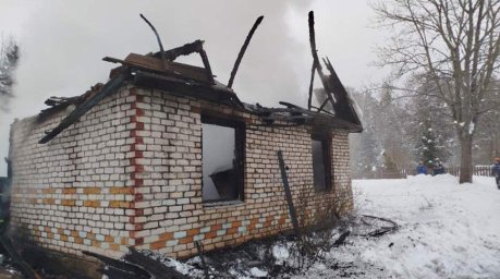 Мужчина погиб при пожаре в Россонском районе