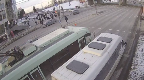 Ребенок перебегал дорогу на запрещающий сигнал светофора и попал в ДТП