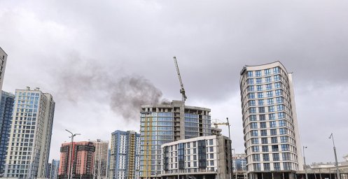 В Минске загорелась кровля строящегося здания на ул. Леонида Левина, спасатели выехали на место происшествия