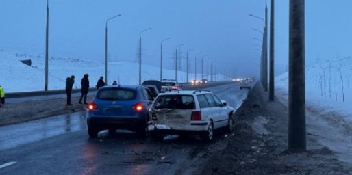 В Гродно столкнулись четыре легковушки, один водитель в больнице