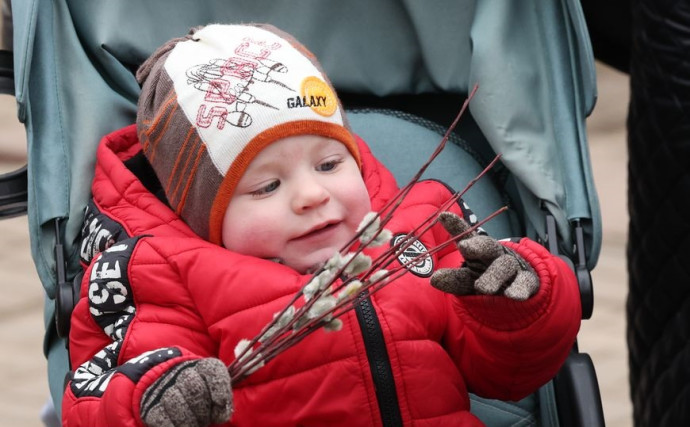 Православные верующие празднуют Вербное воскресенье 13