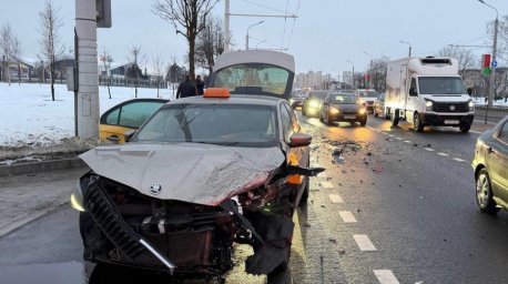 В Минске водитель легковушки уснул за рулем, пострадали два человека