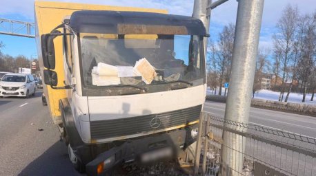 В Минске столкнулись автомобили: один из водителей не убедился в безопасности маневра В Минске столкнулись автомобили: один из водителей не убедился в безопасности маневра