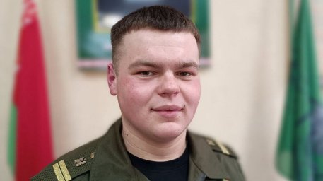 "Я просто увидел дым и побежал". Военнослужащий срочной службы спас пожилую женщину при пожаре "Я просто увидел дым и побежал". Военнослужащий срочной службы спас пожилую женщину при пожаре