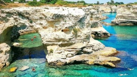 На юге Италии из-за непогоды обрушилась "Арка влюбленных" На юге Италии из-за непогоды обрушилась "Арка влюбленных"