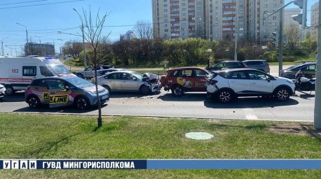 ДТП с четырьмя автомобилями произошло в Минске, есть пострадавшие