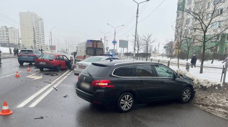 Водитель и пассажирка авто пострадали в ДТП в Минске