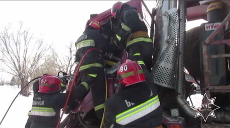 Спасатели деблокировали водителя грузовика после ДТП в Гомельском районе