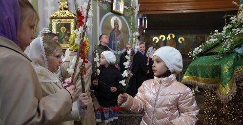 Православные верующие празднуют Вербное воскресенье