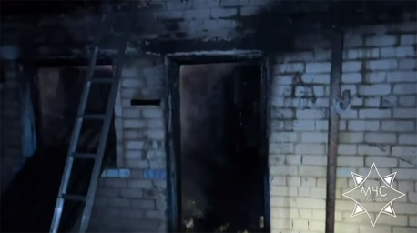 В Поставском районе благодаря АПИ из горящей квартиры спасся пенсионер