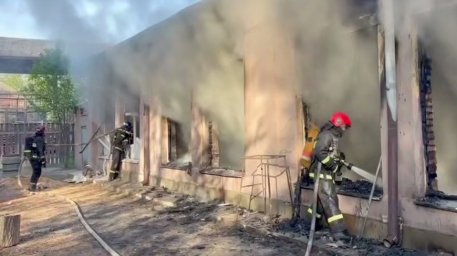 Спасатели ликвидировали пожар в производственном цехе в Бобруйске
