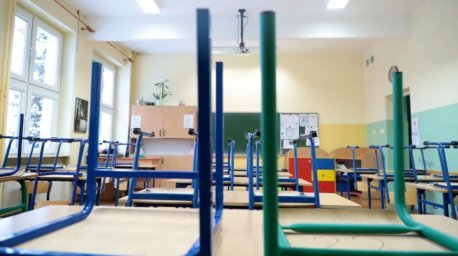 В Польше родители и учителя бьют тревогу из-за закрытия школ В Польше родители и учителя бьют тревогу из-за закрытия школ