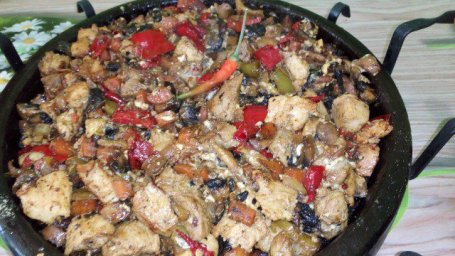 Мясо с овощами на болгарском саче Мясо с овощами на болгарском саче