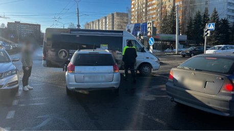 Маршрутка столкнулась с легковушкой в Минске