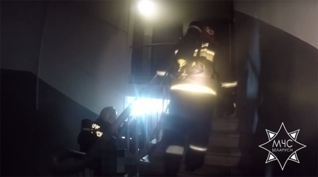 Трех человек спасли при ночном пожаре в Барановичах Трех человек спасли при ночном пожаре в Барановичах