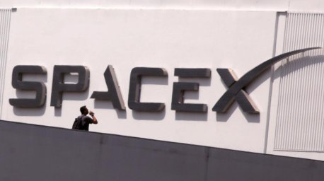 SpaceX и xAI борются за контракт Пентагона по созданию роев автономных дронов