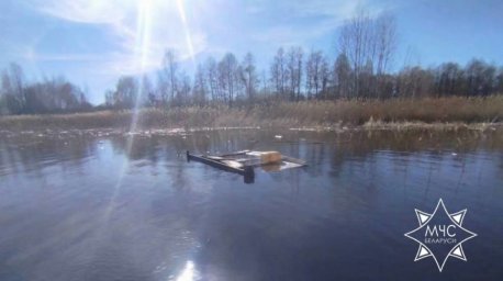 Один выбрался сам, второму помогли: под Кобрином спасли тонувшего рыбака