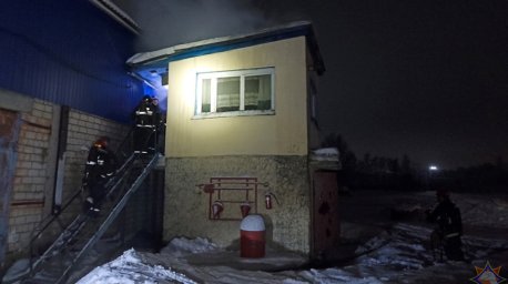 Пожар на предприятии ликвидировали спасатели в Гомельском районе Пожар на предприятии ликвидировали спасатели в Гомельском районе