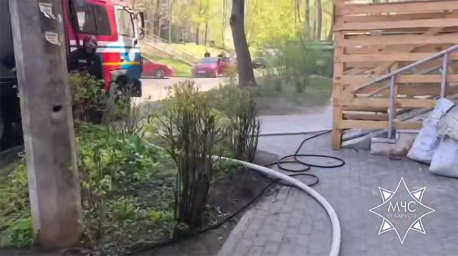 Работники МЧС спасли женщину при пожаре квартиры в Минске
