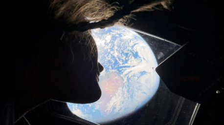 Экипаж "Артемиды-2" установил рекорд по дальности полета человека от Земли