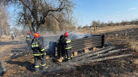В Мстиславском районе мужчина сжигал мусор во дворе, огонь перекинулся на сарай В Мстиславском районе мужчина сжигал мусор во дворе, огонь перекинулся на сарай