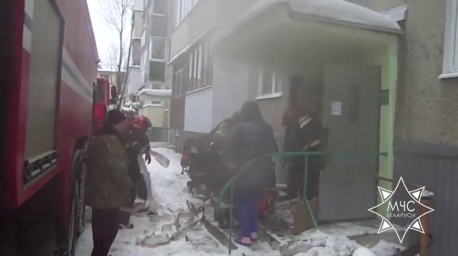 Работники МЧС спасли пять человек, эвакуировали трех при пожаре в бобруйской пятиэтажке