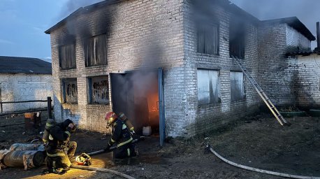 В Мстиславском районе произошел пожар на ферме В Мстиславском районе произошел пожар на ферме