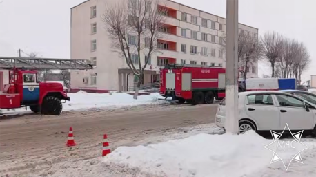 Работники МЧС спасли женщину при пожаре в комнате общежития в Быхове