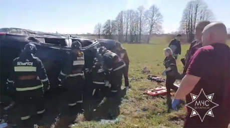 Случайно оказался рядом: работник МЧС пришел на помощь пострадавшим в ДТП женщинам