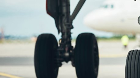 В аэропорту Антальи у самолета SunExpress оторвало часть шасси В аэропорту Антальи у самолета SunExpress оторвало часть шасси