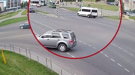 В Могилеве маршрутка на пешеходном переходе сбила 9-летнюю девочку