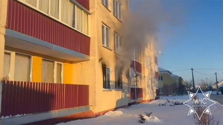 При пожаре в Шарковщине спасли мужчину