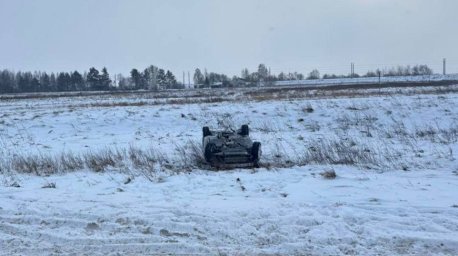 Легковушка съехала в кювет и опрокинулась в Молодечненском районе