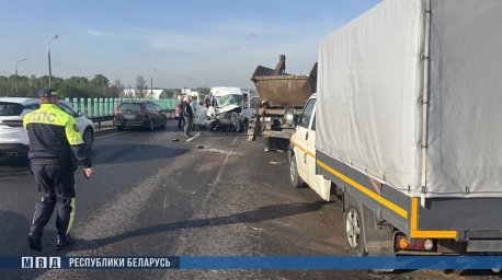 Пять автомобилей столкнулись на МКАД: пострадали пять человек