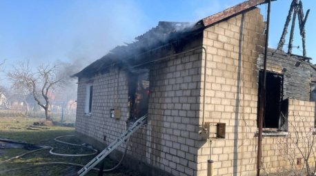 В Брестском районе при пожаре в жилом доме спасли женщину