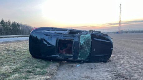 В Щучинском районе опрокинулся автомобиль BMW: водитель в больнице