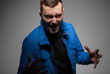 Ехидничать