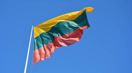 В Литве издали двухтомный учебник для 11-12-х классов по военному делу