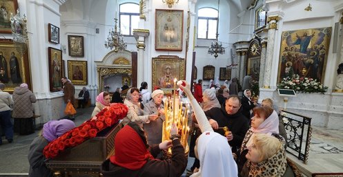 Благодатный огонь от гроба Господня доставили в Минск