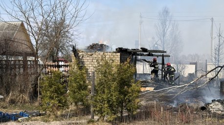 В Бобруйском районе горели два дома и хозстроения, в Могилеве - гараж и две машины
