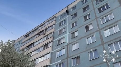В Бобруйске альпинист запутался в снаряжении, на помощь пришли спасатели В Бобруйске альпинист запутался в снаряжении, на помощь пришли спасатели