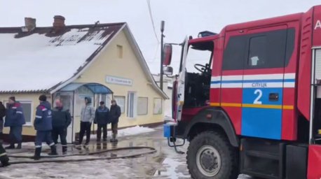 Работники МЧС потушили пожар на территории рынка в Слуцке