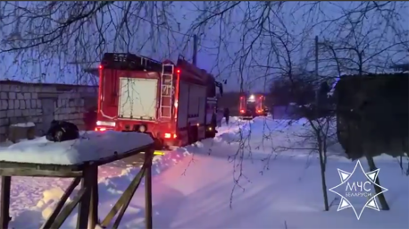 Работники МЧС спасли мужчину при пожаре в Борисовском районе