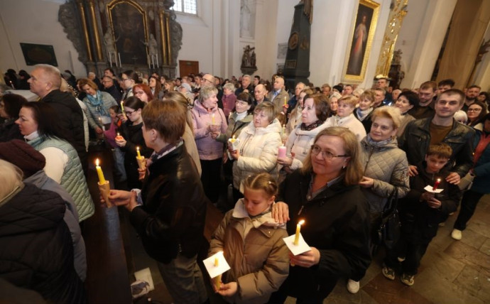 Католики празднуют Светлое Христово Воскресение - Пасху 34