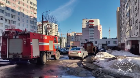 Работники МЧС спасли пенсионера на пожаре в Могилеве