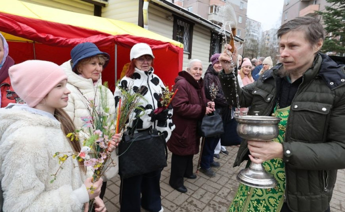 Православные верующие празднуют Вербное воскресенье 11