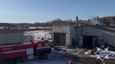 Пожар в производственном цехе в Могилевском районе ликвидировали спасатели Пожар в производственном цехе в Могилевском районе ликвидировали спасатели